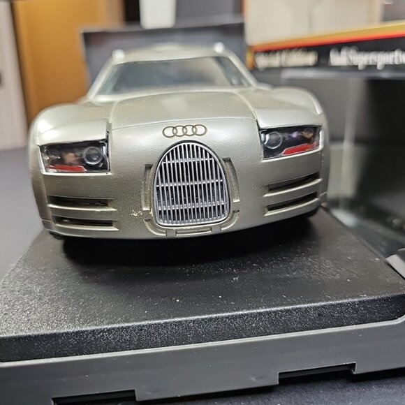 Maisto 1998 Silver AUDI Supersportwagon Rosemeyer 1:18 Scale DIECAST Car And Box - Picture 5 of 15